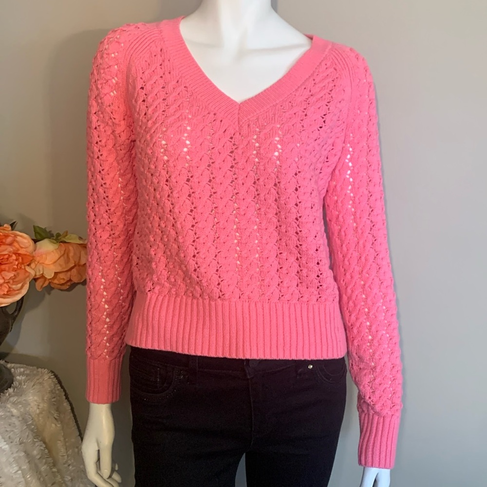Vibrant loose knit pink sweater S/M